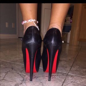 ❌SOLD❌Black Christian louboutin heels